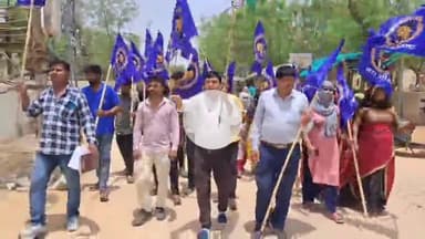 चूरू: डॉ बीआर अम्बेडकर संघ ने एसपी दफ्तर के सामने किया प्रदर्शन, यूथ कांग्रेस जिलाध्यक्ष सहित 7 लोगों को गिरफ्तार करने की मांग