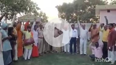 नानपारा: नवाबगंज में नशे के खिलाफ प्रभावी अंकुश लगाने के लिए जन जागरूकता अभियान चलाकर दिलाई गई सामूहिक शपथ