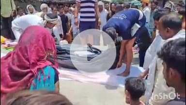 भभुआ: पंची गांव के पास सड़क दुर्घटना में व्यक्ति की मौत के बाद परिजनों के घर पहुंचे विकास सिंह उर्फ लल्लू पटेल