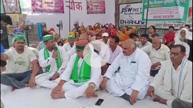 कोल: चिलकौरा में 3 दिन से चल रहा धरना तहसीलदार के आश्वासन पर खत्म हुआ, 32 बीघा चरागाह भूमि पर अवैध कब्जे का आरोप