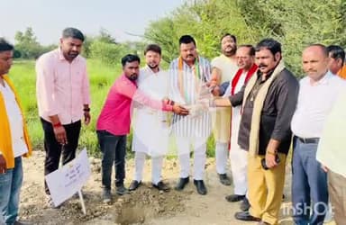 बलरामपुर: BJP के पदाधिकारियों ने रानी तालाब पर सुशासन के 11वें वर्ष पर लगाए 11 पौधे, कई पदाधिकारी रहे मौजूद