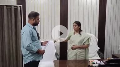 बेतिया: नगर निगम सभागार में उत्तरवारी पोखरा बिस्कोमान भवन सड़क व नाला निर्माण का कार्यादेश सौंपा गया