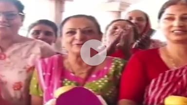 અમદાવાદ શહેર: ભીમ અગિયારસને લઈને જગન્નાથ મંદિરમાં ભગવાનને પાણી ભરેલી માટલી કેરી અને પંખો અર્પણ કરવા ભારે ભીડ જોવા મળી