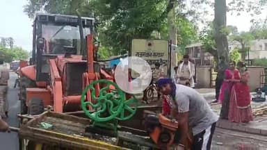 लाडपुरा: कोटा में अतिक्रमण विभाग की टीम ने नयापुरा रोड पर सभी गन्ने की रस की दुकाने हटाई, पुलिस का भारी जाप्ता रहा मौजूद