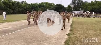 बलिया: पुलिस अधीक्षक ओमवीर सिंह ने रिजर्व पुलिस लाइन में परेड की सलामी ली