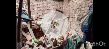 बलिया: डुमरी गांव में दीवार गिरने से अधेड़ महिला की हुई मौत