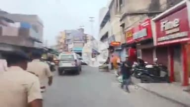 कांके: रांची के मेन रोड सहित कई इलाकों में पुलिस प्रशासन ने बकरीद को लेकर फ्लैग मार्च निकाला