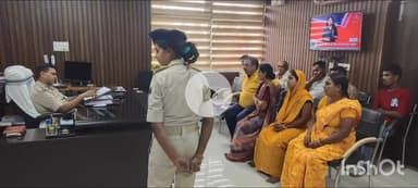बेगूसराय: कार्यालय कक्ष में डीआईजी ने लगाया जनता दरबार, 8 फरियादियों की सुनी फरियाद