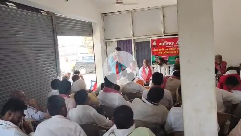 Samajwadi Party 
 जनपद सोनभद्र के विधानसभा घोरावल (400) की मासिक बैठक में अपना विचार रखते हुए !!
🙏🚲🚲🙏
#किसान_का_बेटा_जमीनी_नेता