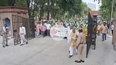 अमरोहा: अमरोहा कलेक्ट्रेट में भाकियू शंकर के बैनर तले विभिन्न समस्याओं के समाधान की मांग को लेकर गरजे किसान