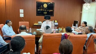 कर्रा: उप विकास आयुक्त के कार्यालय कक्ष में जिला स्तरीय पदाधिकारियों की बैठक आयोजित