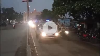 बेरमो: बकरीद पर्व की पूर्व संध्या पर बेरमो पुलिस ने फुसरो बाजार में किया फ्लैग मार्च