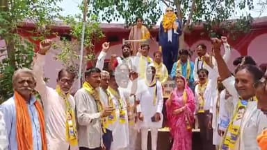 पचोर: आप पार्टी की प्रदेश अध्यक्ष व सिंगरौली महापौर रानी अग्रवाल ने पचोर में बाबा साहब की प्रतिमा पर माल्यार्पण किया