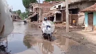 कहलगांव: बिहार और झारखंड को जोड़ने वाली मुख्य सड़क पर रामपुर खरहरा घुठयानी गांव के पास वर्षों से हो रहा जल जमाव #jansamasya