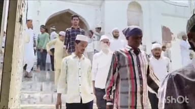 कोल: अलीगढ़ की शाही जमा मस्जिद में शांतिपूर्ण तरीके से अदा हुई जमे की नमाज़, गाइडलाइन के तहत मनाया जाएगा ईद-उल-अज़हा का त्यौहार