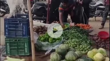 सुल्तानपुर: बकरीद की पूर्व संध्या पर कूरेभार बाजार में भीड़, बनारसी सेवई से लेकर कपड़ों तक की जमकर खरीदारी