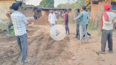 पवई: ग्राम पंचायत मुराक्ष के उमरिया ग्राम में नाली बनाने के लिए हटाया गया अतिक्रमण