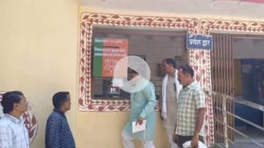 पवई: गुनोर विधायक राजेश वर्मा ने सलेहा स्वास्थ्य केंद्र में लगी शिकायत पेटी खोली