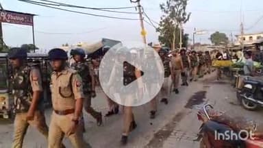 तुलसीपुर: विधानसभा तुलसीपुर अंतर्गत मथुरा बाजार में क्षेत्राधिकारी ललिया द्वारा शांति सुरक्षा के दृष्टिगत किया गया पैदल मार्च