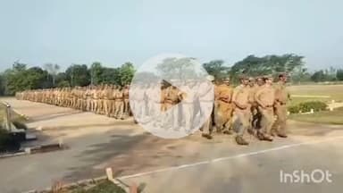 बलरामपुर: पुलिस अधीक्षक ने रिजर्व पुलिस लाइन में साप्ताहिक परेड का निरीक्षण किया