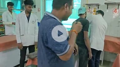 मिर्ज़ापुर: शहर कोतवाली थाना क्षेत्र के तरकापुर मोहल्ले में सीमेंट के टीन सीट पर बैठकर वेल्डिंग करते समय टीन सेट गिरने से किशोर घायल