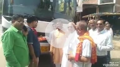 खबर औरैया से  भगवान श्री कृष्ण की जयकारों के साथ एक जत्था मथुरा वृंदावन के लिए हुआ रवाना