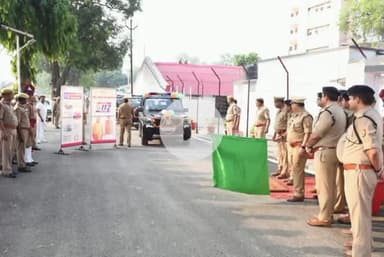 बदायूं: SSP ने जनपद की कानून/शांति व्यवस्था को सुदृढ़ रखने हेतु यूपी 112 के 10 नई स्कार्पियो पीआरवी वाहनों को हरी झंडी दिखायी