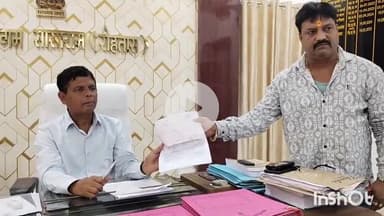 सासाराम: टैक्स मामले को लेकर वार्ड पार्षद ने नगर आयुक्त को सौंपा ज्ञापन