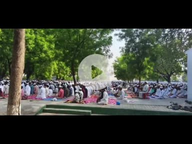 सीतापुर - ईद उल अजहा की नमाज अदा कर अमन चैन की मांगी दुआ। 
#eidmubark #eid #eidmubarak2025