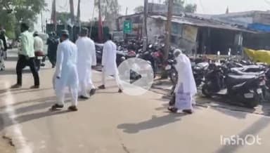 सिंगरौली: बैढ़न नूरी जामा मस्जिद में ईद-उल-अजहा के अवसर पर नमाज़ियों ने अदा की नमाज़, गले मिलकर एक-दूसरे को दी बधाई