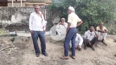 बदायूं: कौलिहाई गांव के जंगल में संदिग्ध हालतों में शीशम के पेड़ पर लटकता मिला युवक का शव, पुलिस ने पोस्टमार्टम के लिए भेजा