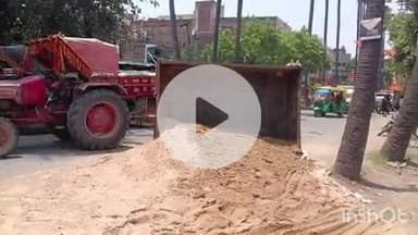 मनेर: जमीरगंज बाजारपर के पास NH-30 पर ट्रैक्टर ने बाइक को टक्कर मारी, सड़क पर पलटा, बाइक सवार घायल