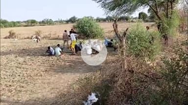 गरौठा: ककरवई थाना क्षेत्र में किसान ने फांसी लगाकर आत्महत्या की, पुलिस ने शव पोस्टमार्टम के लिए भेजा