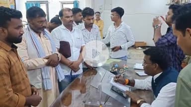 चंदला: चंदला विधायक व राज्यमंत्री दिलीप अहिरवार ने अपने निवास पर सुनी क्षेत्रवासियों की समस्याएं