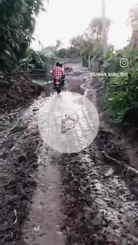 सौर बाजार:_ कांप पूर्वी गौरवगढ़ वार्ड 07 की हालत है 
#village #road##broken#