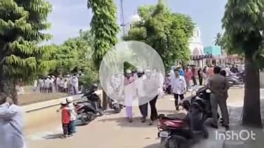 அரியலூர்: நகரில் உள்ள ஜும்மா பள்ளிவாசலில் பக்ரீத் பண்டிகையை ஒட்டி சிறப்பு தொழுகை- இஸ்லாமியர்கள் பங்கேற்பு