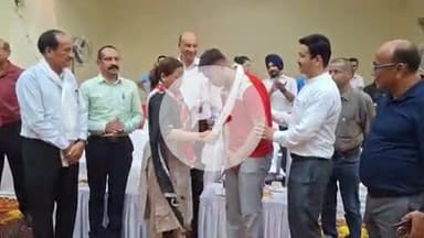 देहरादून: खेल मंत्री रेखा आर्य ने परेड ग्राउंड में राज्य स्तरीय जूनियर बालक एवं बालिका बॉक्सिंग प्रतियोगिता का शुभारंभ किया