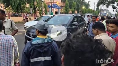 जगदलपुर: जिला न्यायालय के सामने सड़क हादसा, तेज रफ्तार कार ने खड़ी दुपहिया वाहन को मारी टक्कर, एक महिला घायल