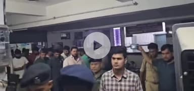 पटना ग्रामीण: तेजस्वी यादव के काफिले की गाड़ियों को अनियंत्रित ट्रक ने मारी टक्कर, रोहिणी आचार्या ने भाई की सुरक्षा पर उठाए सवाल