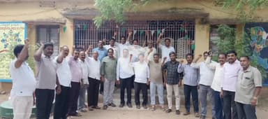 కనిగిరి: పట్టణంలోని ఎంఈఓ కార్యాలయం ఎదుట ఉపాధ్యాయ సంఘాల ధర్నా, ఉపాధ్యాయుల బదిలీల్లో వెబ్ కౌన్సిలింగ్ రద్దు చేయాలని డిమాండ్