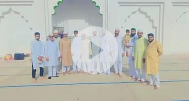 मांगरौल: मांगरोल नगर के इटावा रोड स्थित मस्जिद पर ईद उल अजहा की नमाज के बाद अमन चैन की दुआ मांगी गई