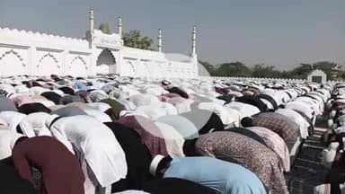 मांगरौल: मांगरोल में ईदगाह मस्जिद में मुस्लिम समाज ने ईदुल अजहा की नमाज अदा की