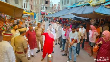 मिर्ज़ापुर: विंध्य कारीडोर की जमीन पर दुकानदारों के अतिक्रमण पर जिलाधिकारी भड़की, नगर पालिका को कार्रवाई का दिया निर्देश