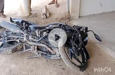 सिंगरौली: अवैध आश्रम के पास दुकान के सामने पोल से टकराया बाइक सवार, घायल, बाइक क्षतिग्रस्त