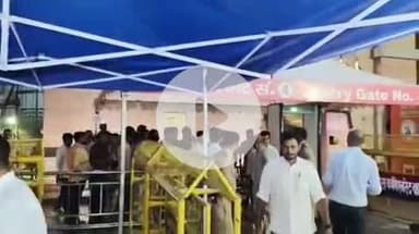 रघुराज प्रताप सिंह उर्फ राजा भैया ने काशी विश्वनाथ धाम में किए दर्शन-पूजन