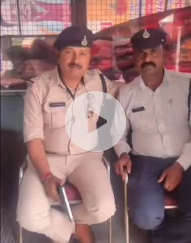 तानसेन: कमर पर नकली पिस्टल लगाकर घूम रहे तीन नाबालिग, पुलिस ने पकड़ा तो बोले- हमें हथियार का शौक है