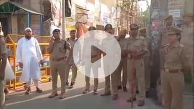 फिरोज़ाबाद: ईदगाह परिसर में पुलिस की कड़ी सुरक्षा के बीच मुस्लिम भाइयों ने बकरीद की नमाज अदा की