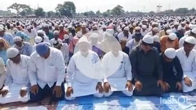 फारबिसगंज: फारबिसगंज के करबला ईदगाह मैदान में बकरीद की नमाज़ अदा की गई