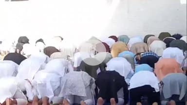 झांसी: प्रेमनगर की ईदगाह पर ईद उल अजहा की नमाज पढ़कर मांगी गई अमन-चैन की दुआएं