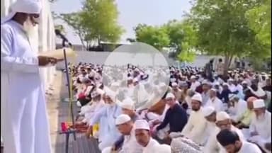 पीपलदा: इटावा में ईद पर खुदा की इबादत में झुके सिर, गले मिलकर दी मुबारकबाद, अमन-चैन की दुआ मांगी